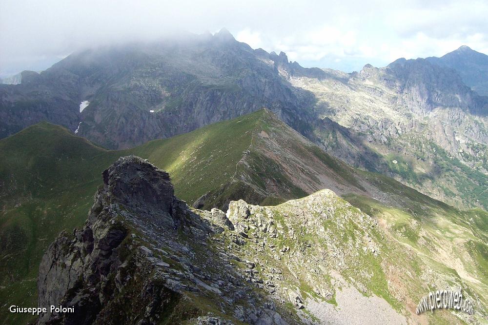 16-  le creste percorse, lontano, il Benigni .jpg